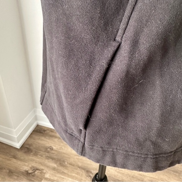 Sz 8 Lululemon Full Zip Mock Neck Sweatshirt in Black - Picture 5 of 7